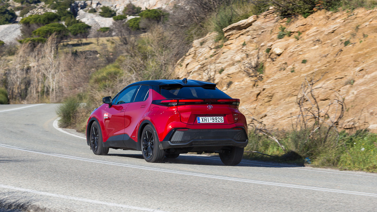 Renault Arkana Automatic 140ps VS Toyota C-hr Βαθμολογίες. Ποιο είναι καλύτερο σε κατανάλωση, χώρους, επιδόσεις, εγγυήσεις.